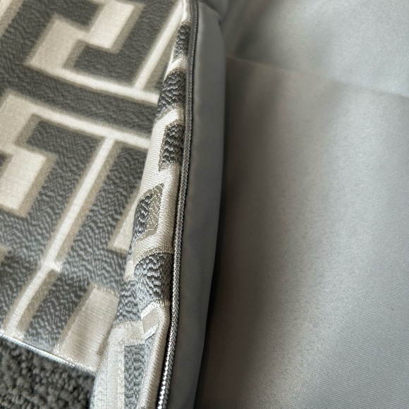 Two 20x20 luxury pillow covers - Picture 6 of 7